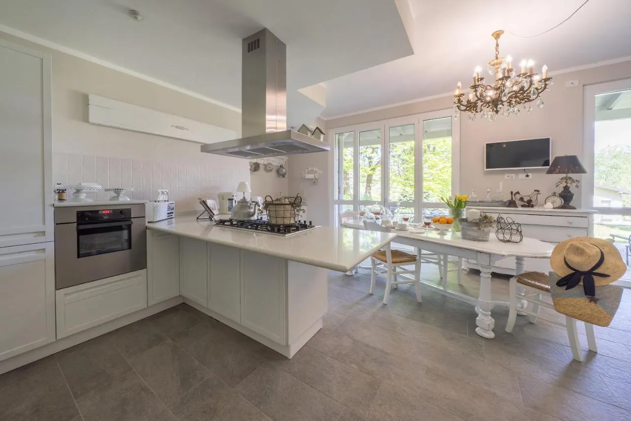 Apartment Bnbook Maison Charlotte Lago Maggiore Porto Valtravaglia Italy