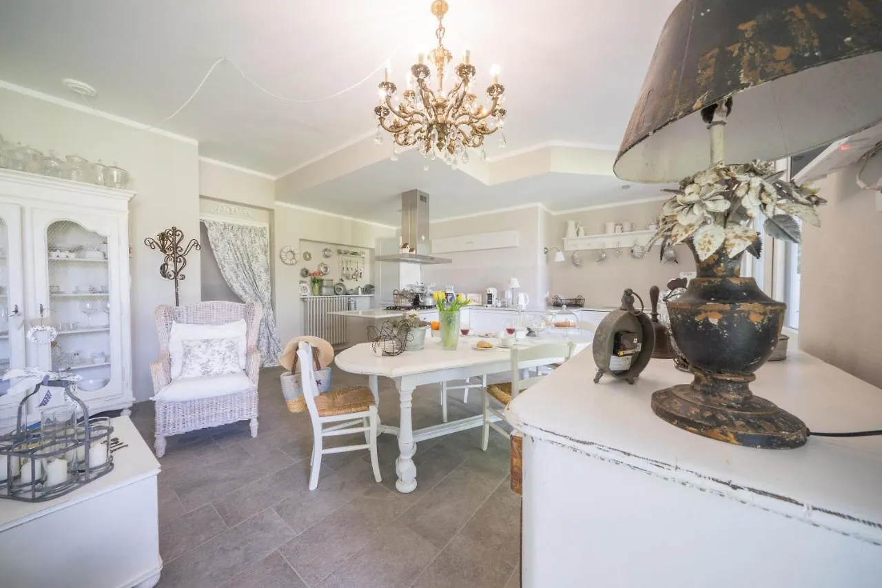 Apartment Bnbook Maison Charlotte Lago Maggiore Porto Valtravaglia Italy